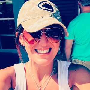 Meet your posher, Ashley 😊